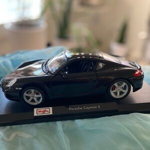 PORSHE CAYMAN S SPECIAL EDITION 
1/18 SCALE